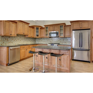 J&K Cabinetry CO66 – Cinnamon Maple Glazed